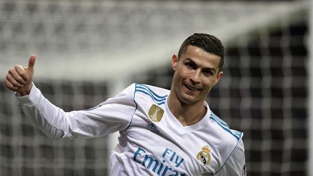 Cristiano Ronaldo menuntut gaji baru kepada Real Madrid.