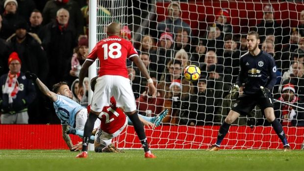 Manchester United dipermalukan Manchester City 1-2 di Stadion Old Trafford. (