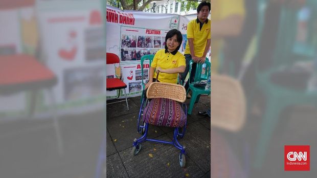 Cerita Lydia, Penyandang Disabilitas yang Bikin Kursi Roda