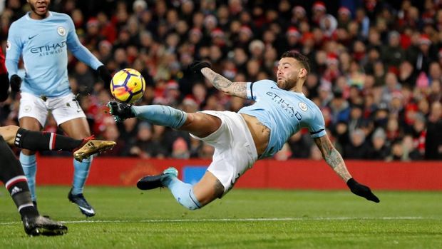 Nicolas Otamendi mencetak gol kemenangan untuk Manchester City setelah memanfaatkan kesalahan pertahanan MU.