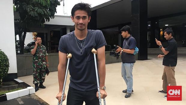 Gavin Kwan Adsit masih menggunakan kruk sepekan setelah mengalami cedera di Tsunami Cup.