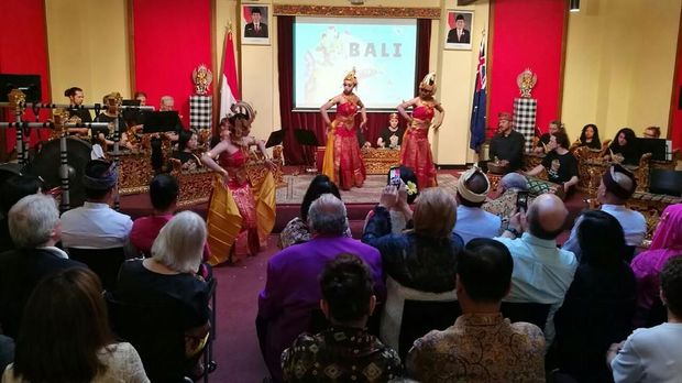 Penampilan tari tradisional di KBRI Wellington, Senin (11/12).
