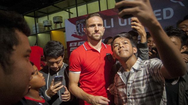 Jadi WNI, Spasojevic Banggakan Bahasa Indonesia