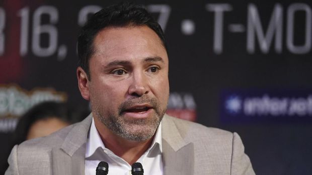 Oscar De La Hoya mengaku masih rutin berlatih meski sudah lama pensiun.