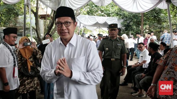 Upacara Militer Iringi Prosesi Pemakaman AM Fatwa