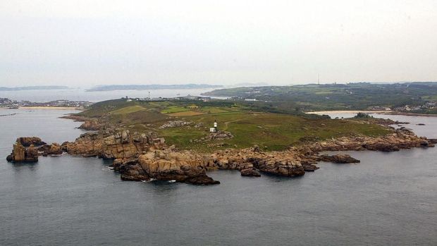 Kepulauan Scilly hanya memiliki populasi kurang dari 3.000 penduduk.
