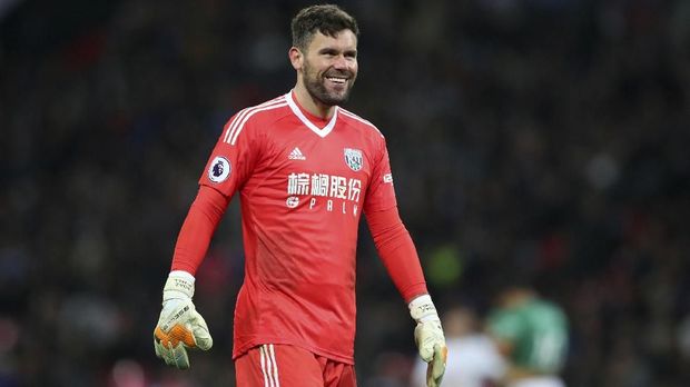 Ben Foster siap menghadapi tantangan yang datang dari Manchester United.