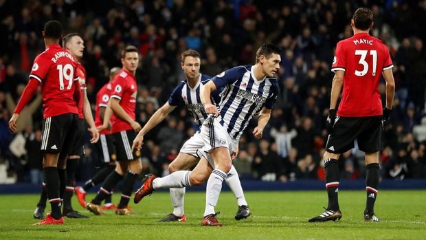 Gareth Barry sempat membuka asa bagi West Brom. Namun, golnya tak mampu menyelematkan West Brom dari kekalahan.