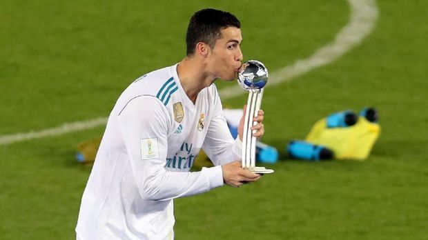Selain tidak mengkonsumsi minuman beralkohol, Cristiano Ronaldo tidak memiliki tato.