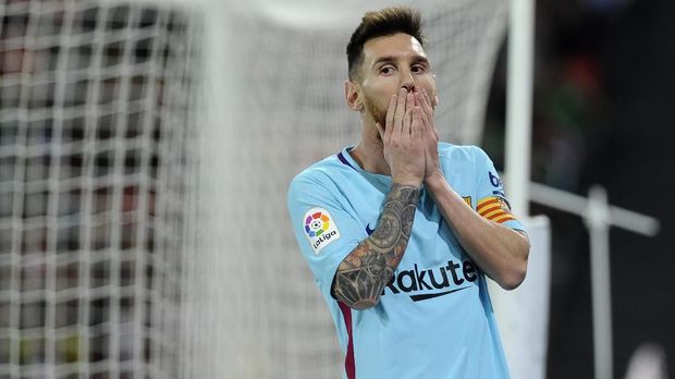 Lionel Messi lebih memilih nonton tayangan kartun bersama anak-anaknya. (