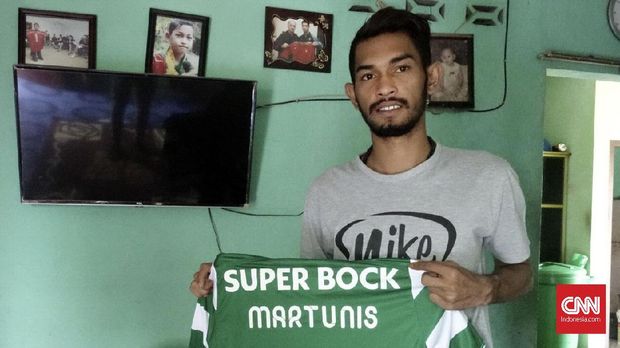 Martunis hanya satu musim memperkuat Sporting Lisbon U-19.
