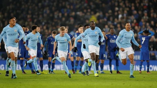 Manchester City melaju ke semifinal Piala Liga Inggris berkat aksi brilian Claudio Bravo di babak adu penalti.