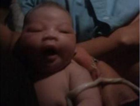 Bayi lahir di Uber/