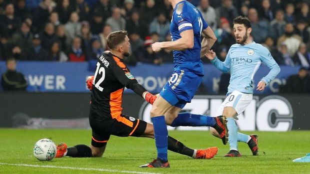 Bernardo Silva berhasil memperdaya Ben Hamer untuk mengantar Manchester City unggul 1-0 atas Leicester City di babak pertama.