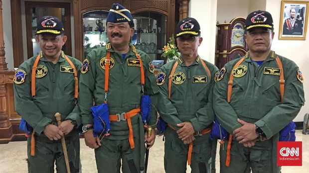 Terbangkan Sukhoi, Panglima TNI 'Kerjai' Kapolri, KSAD, KSAL
