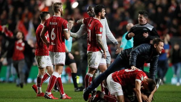 Bristol City menundukkan MU di perempat final Piala Liga.