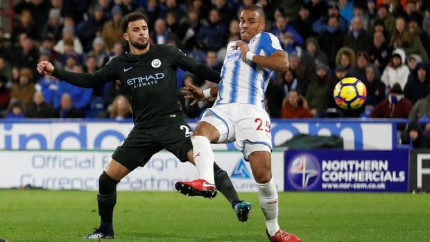 Bek Huddersfield Town, Mathias Jorgensen, berterima kasih atas dukungan para suporter timnya. (