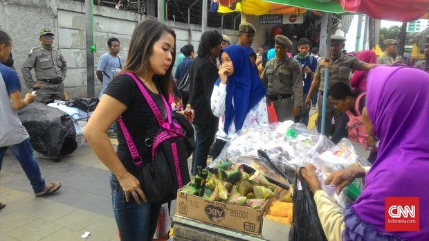 Tanah Abang di Tangan Anies-Sandi Jadi 'Bom Waktu' PKL