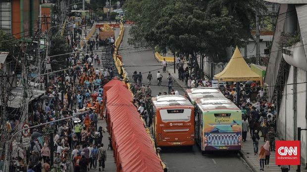 Warga Tolak Penutupan Jalan Depan Stasiun Tanah Abang