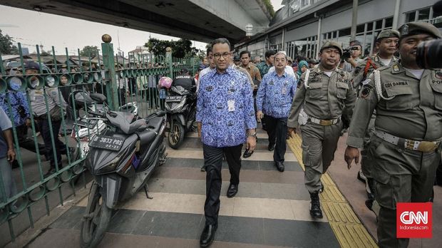 Cerita Sopir Angkot Tanah Abang Morat-Marit Kejar Setoran