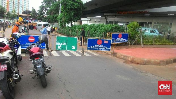 Satu Jalur di Tanah Abang Sudah Ditutup Demi Bangun Tenda PKL