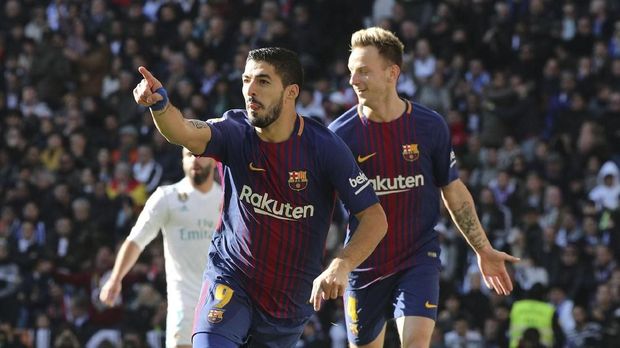 Luis Suarez mencetak gol pertama Barcelona.