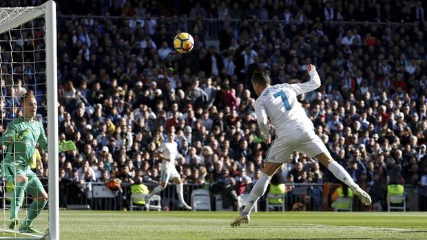 Gol sundulan Ronaldo dianulir wasit.