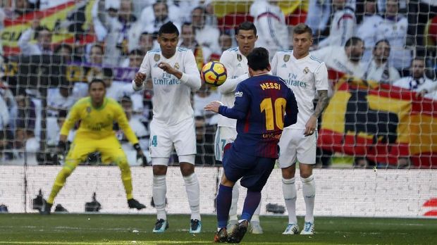Real Madrid mendapatkan pukulan telak karena kalah dari Barcelona di Santiago Bernabeu.