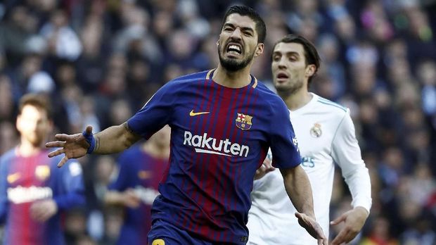 Luis Suarez mencetak gol pertama Barcelona.