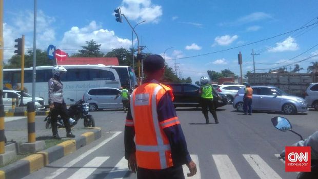 Titik Macet di Simpang Bangjuri, Polisi Buka Tutup Jalur