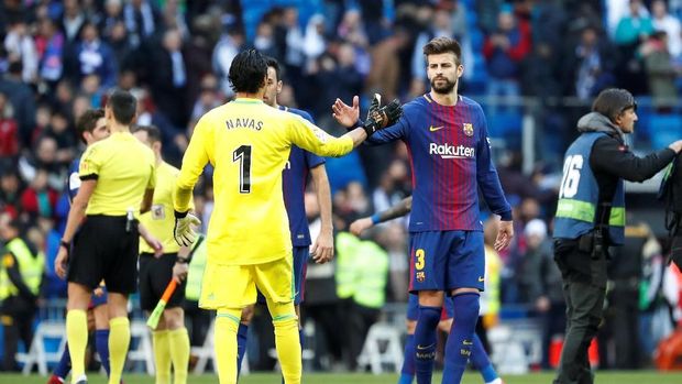 Gerard Pique tampil cukup solid di lini belakang Barcelona saat menjalani laga El Clasico, Sabtu (23/12).