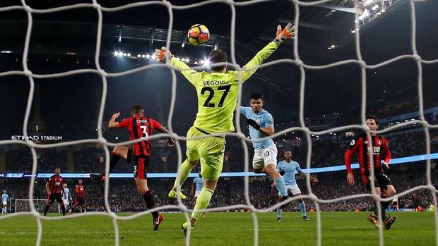 Sergio Aguero mencetak dua gol lewat sundulan kepala pada laga lawan Bournemouth.