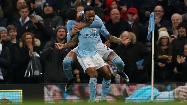 Jamie Carragher menilai skuat Manchester City punya kualitas yang setara dibandingkan Manchester United.