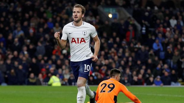 Harry Kane tiga kali membobol gawang Burnley.
