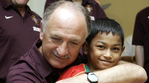 Martunis pernah berkesempatan bertemu bintang-bintang timnas Portugal dan pelatih Luiz Felipe Scolari.