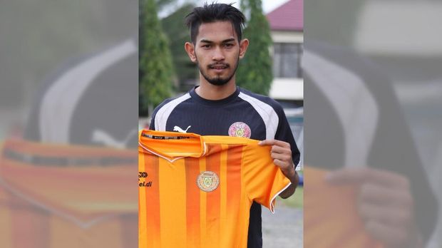 Martunis dianggap Munawardi telah menyesal menyia-nyiakan kesempatan yang ada.