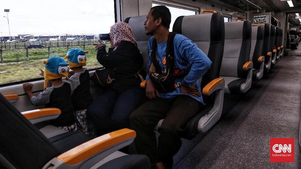 Merasakan Perjalanan dengan Kereta Bandara Soekarno-Hatta