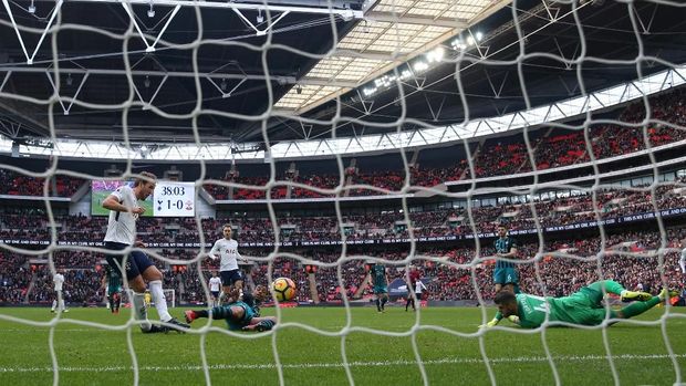 Harry Kane mencetak tiga gol pada laga lawan Southampton.