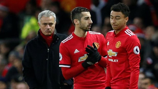 Jose Mourinho melakukan perubahan strategi yang tepat di awal babak kedua.