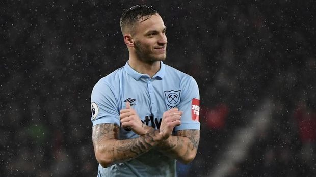 West Ham United salah menuliskan nama pemain sendirinya Marko Arnautovic. (