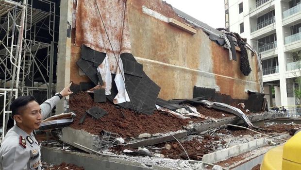Polisi Usut Penyebab Tembok Apartemen Pakubuwono Runtuh