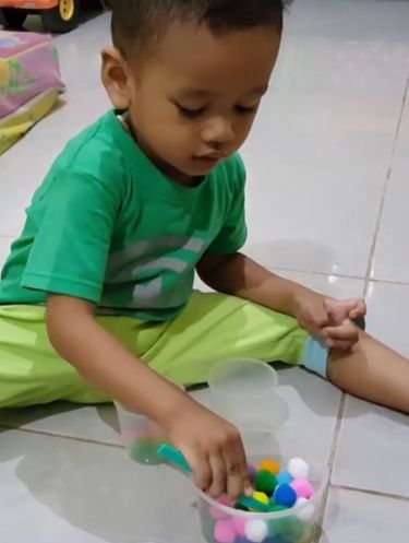 Ide main pom pom/