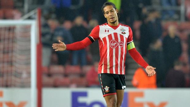 Virgil van Dijk diharapkan bisa memperkuat lini belakang Liverpool.