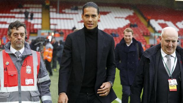Virgil van Dijk resmi berseragam Liverpool pada 1 Januari 2018. (