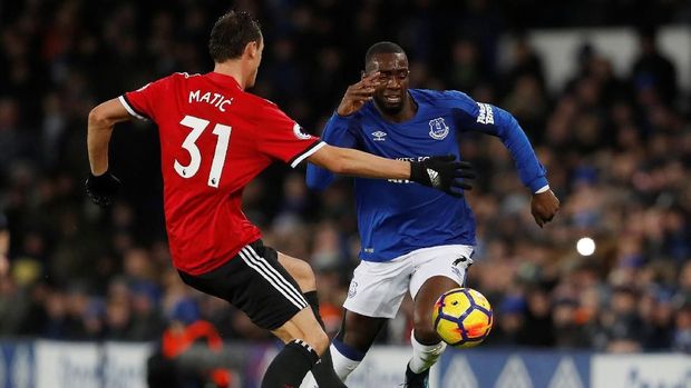 Nemanja Matic dan kawan-kawan sukses membungkam tim tuan rumah Everton 2-0. (