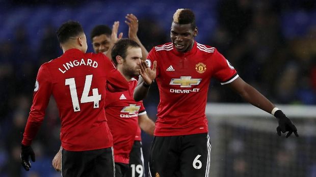 Manchester United kesulitan bersaing dengan Manchester City di Liga Primer Inggris.