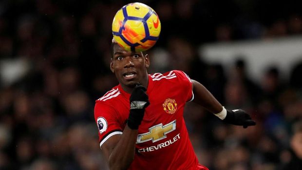 Jose Mourinho membela Paul Pogba dari kritik yang dilayangkan Paul Scholes.