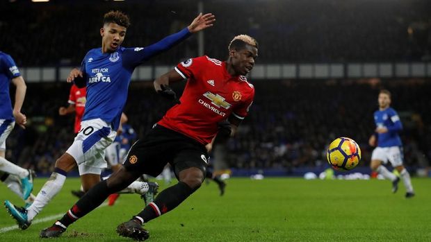 Paul Pogba memberikan dua assist untuk kemenangan Manchester United 2-0 atas Everton. (
