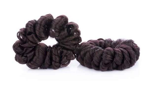 ilustrasi scrunchie atau pengikat rambut