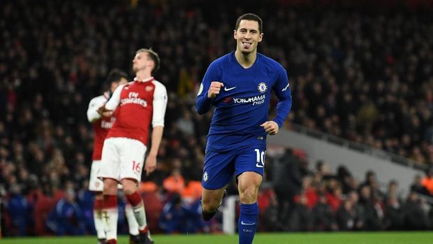 Eden Hazard menyamakan skor 1-1 melalui eksekusi penalti. (